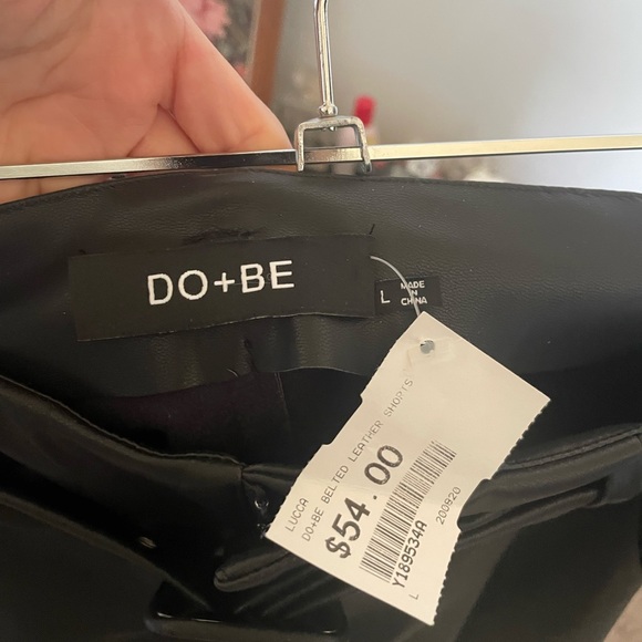 Black Belted Leather shorts - Picture 2 of 4